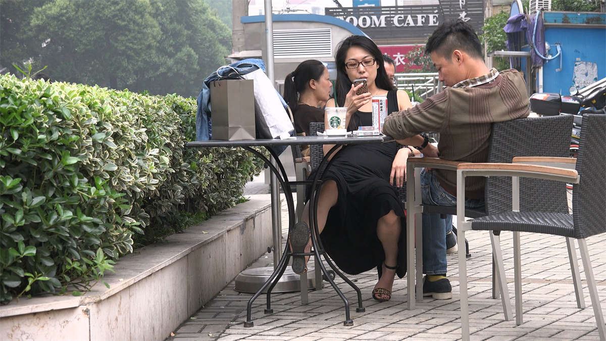 无法直视：长裙美腿的一开一合