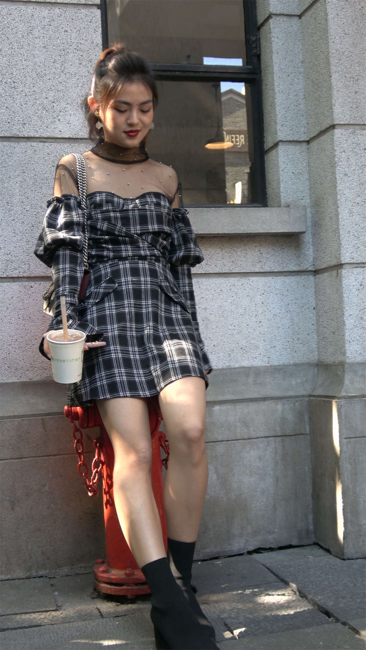 短靴短裙时尚美女