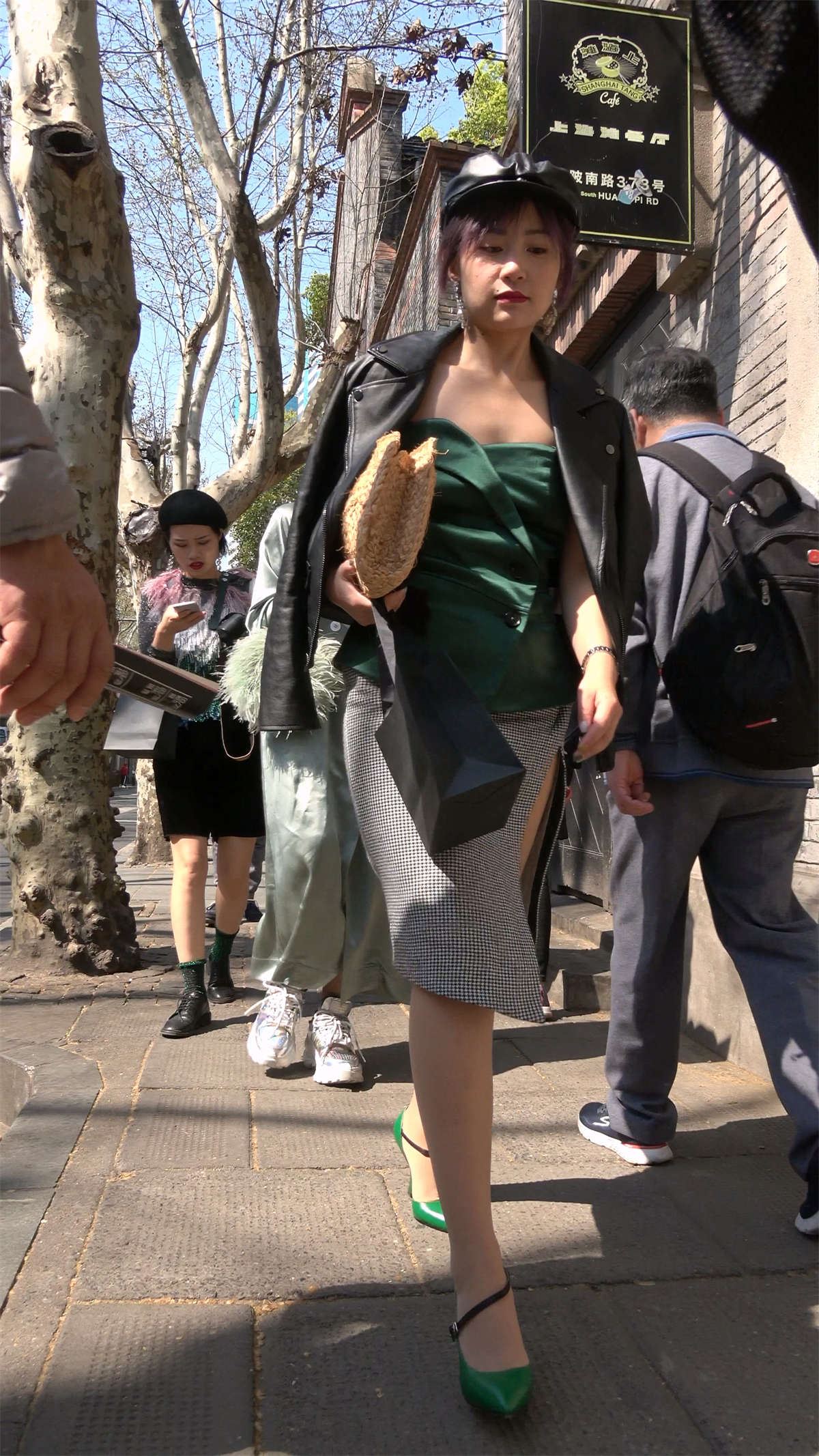 性感丝袜美腿绿色高跟女模特