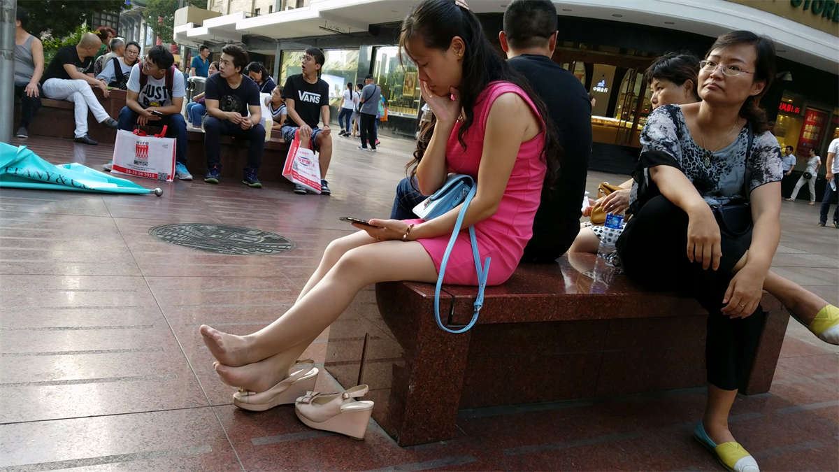 红色连衣裙肉丝高跟