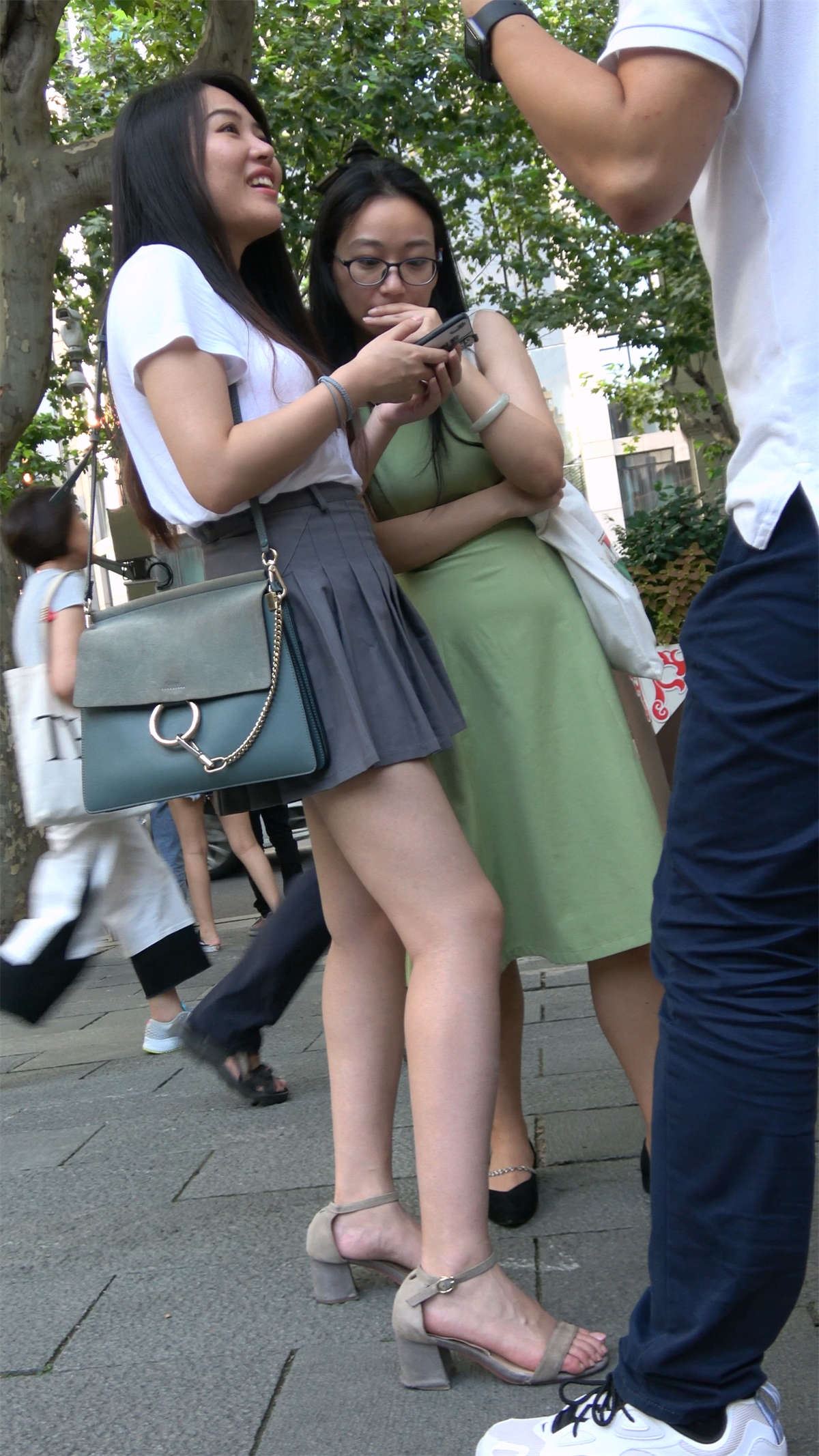 漂亮的气质长腿美女