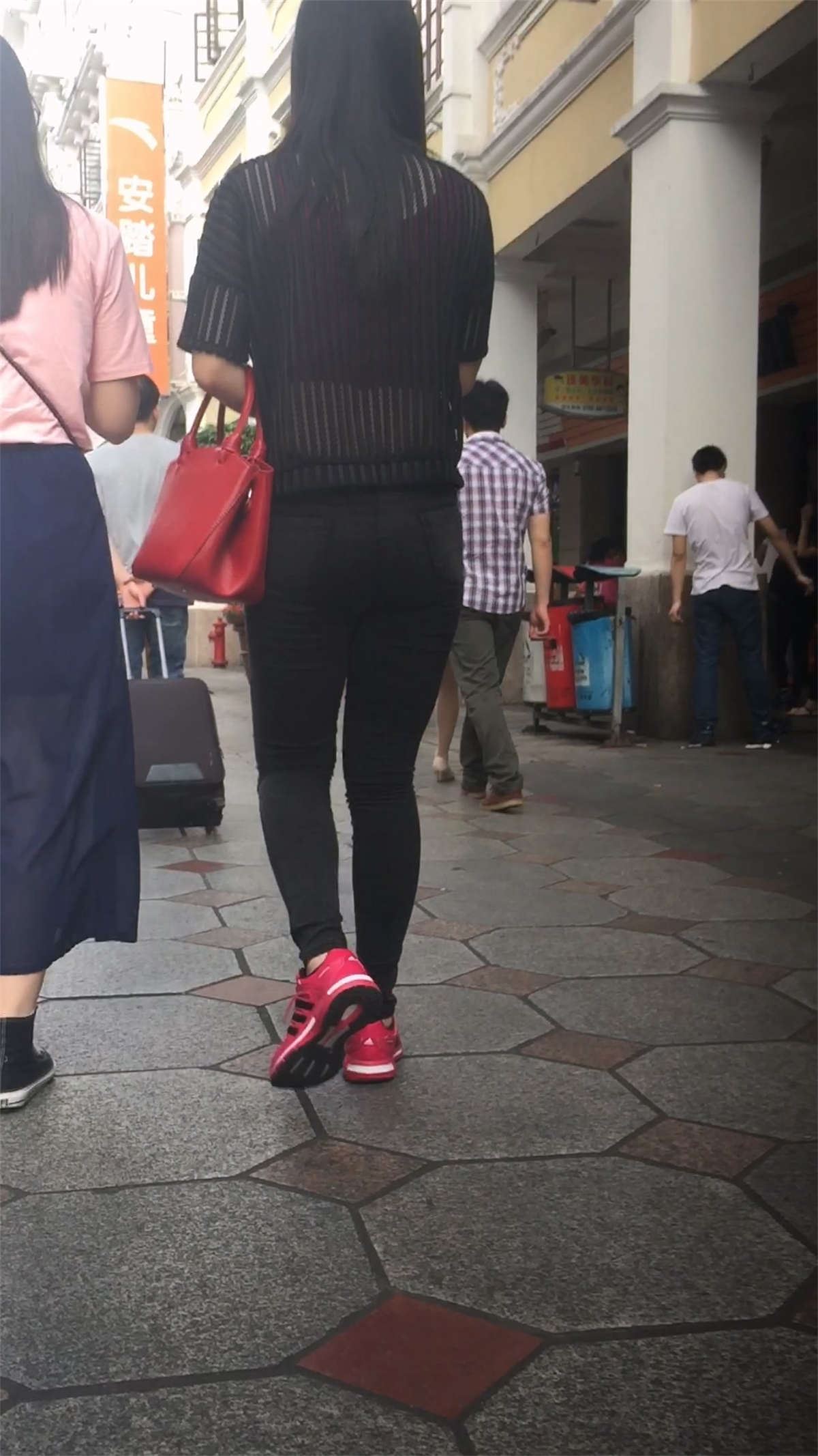 紧身牛仔裤MM上衣半透明若隐若