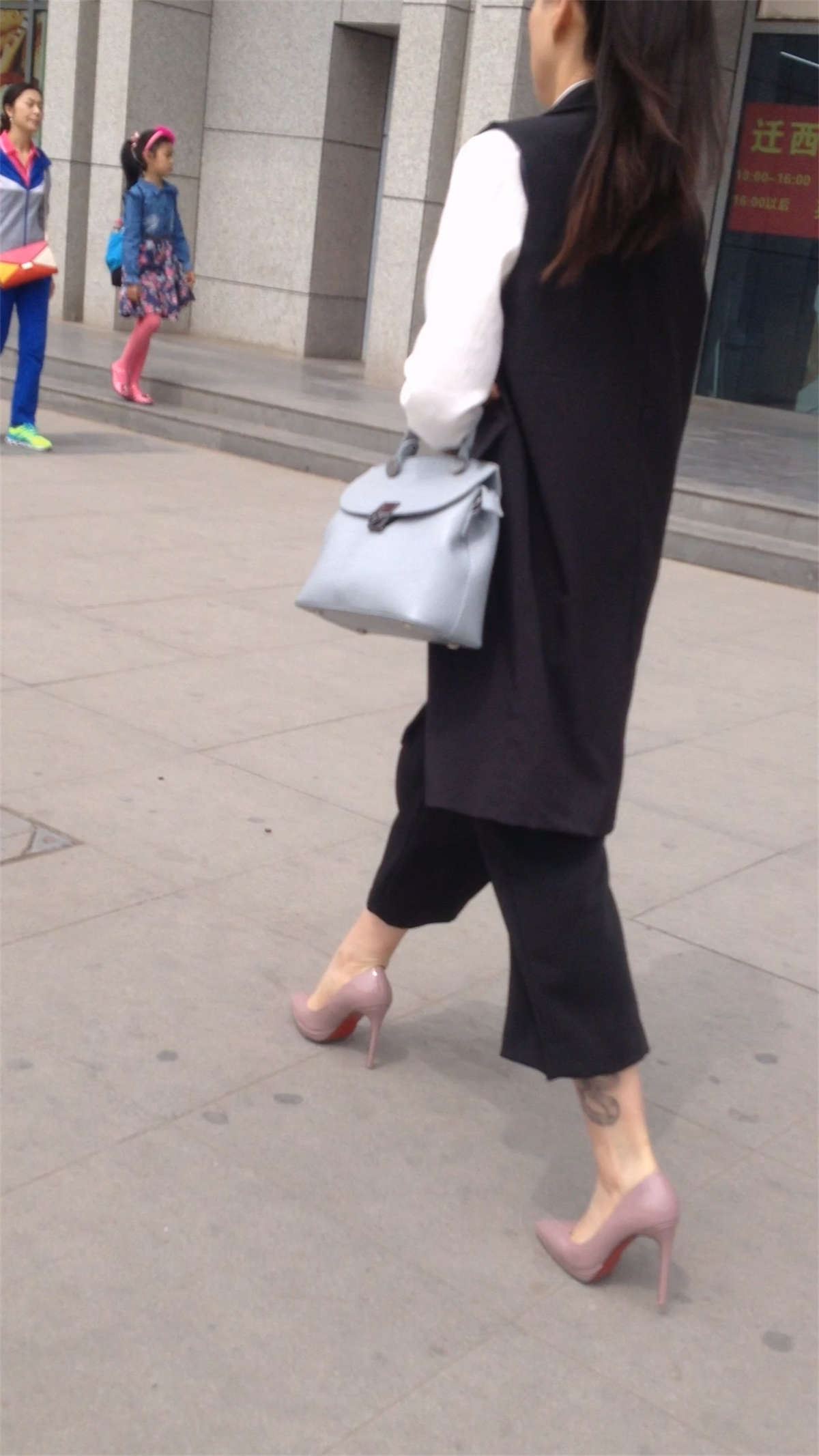 气质高跟鞋美女