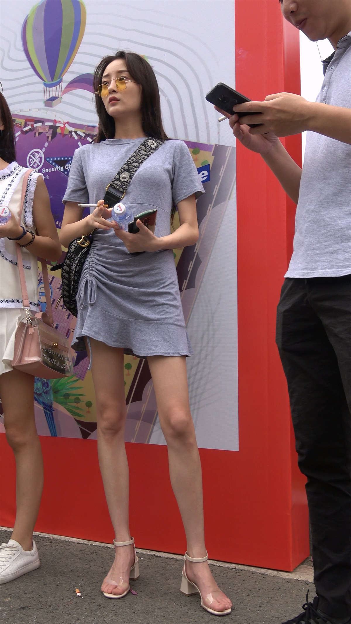 笑容灿烂的美女