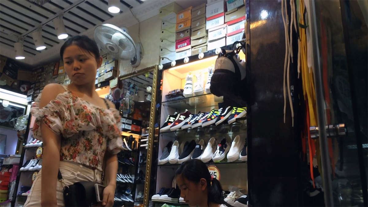 少女的臀部就是圆润紧致