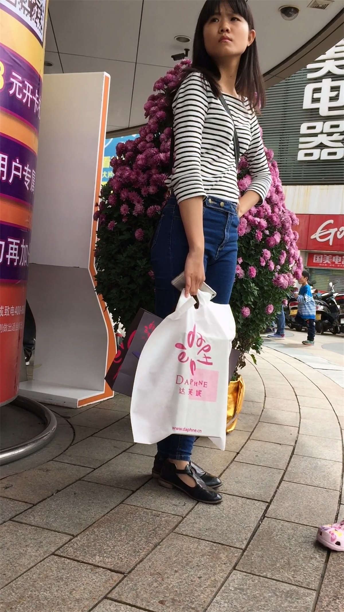 苗条身材紧身蓝色牛仔裤MM