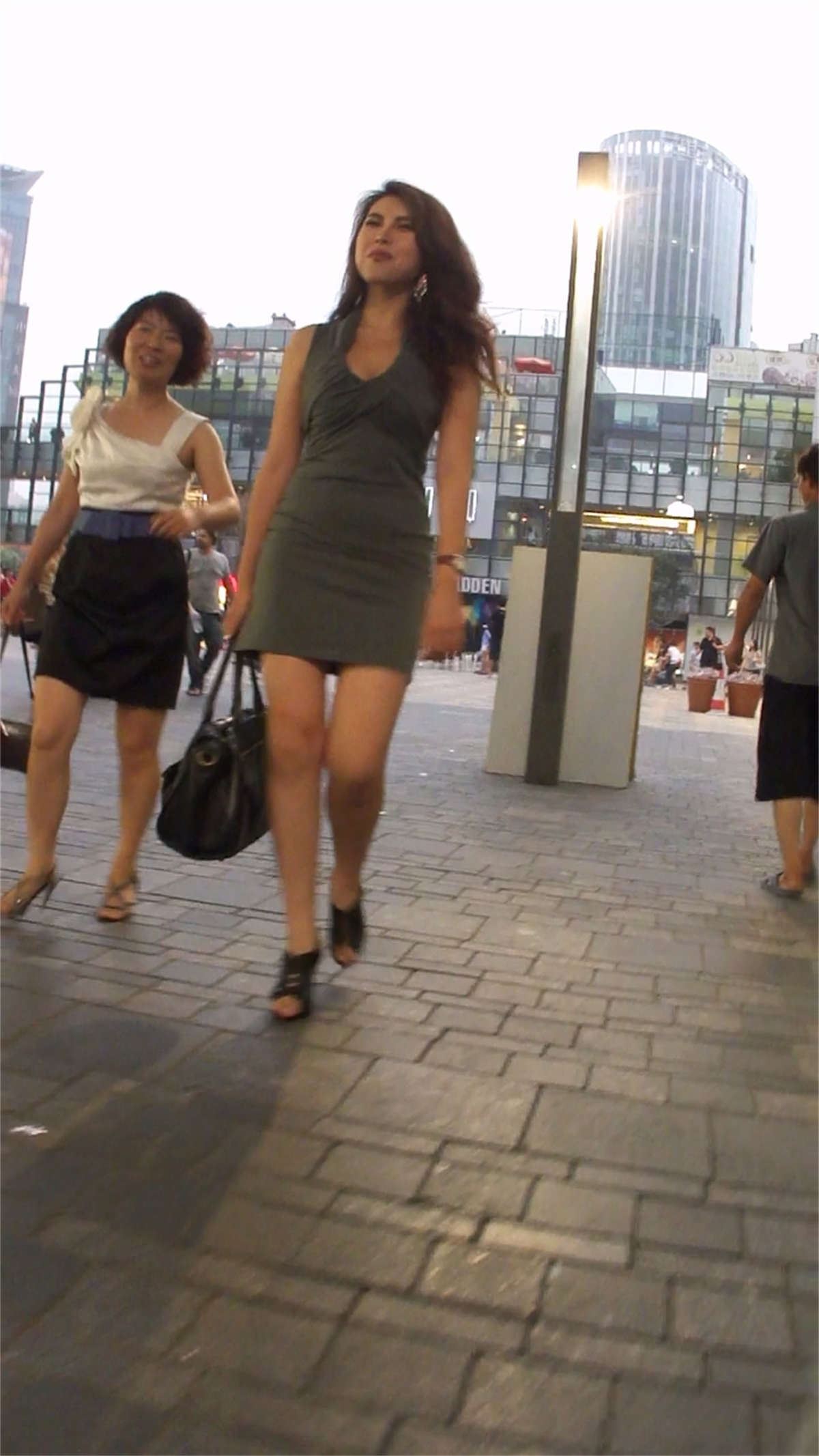丰满、韵味十足的美少妇