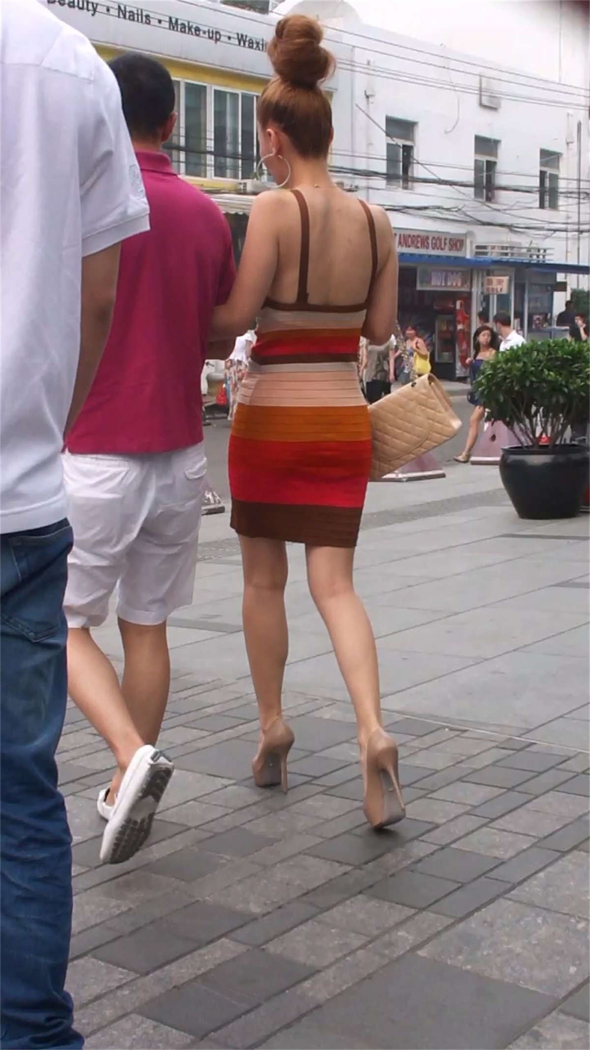 丰满巨乳少妇诱人的身材
