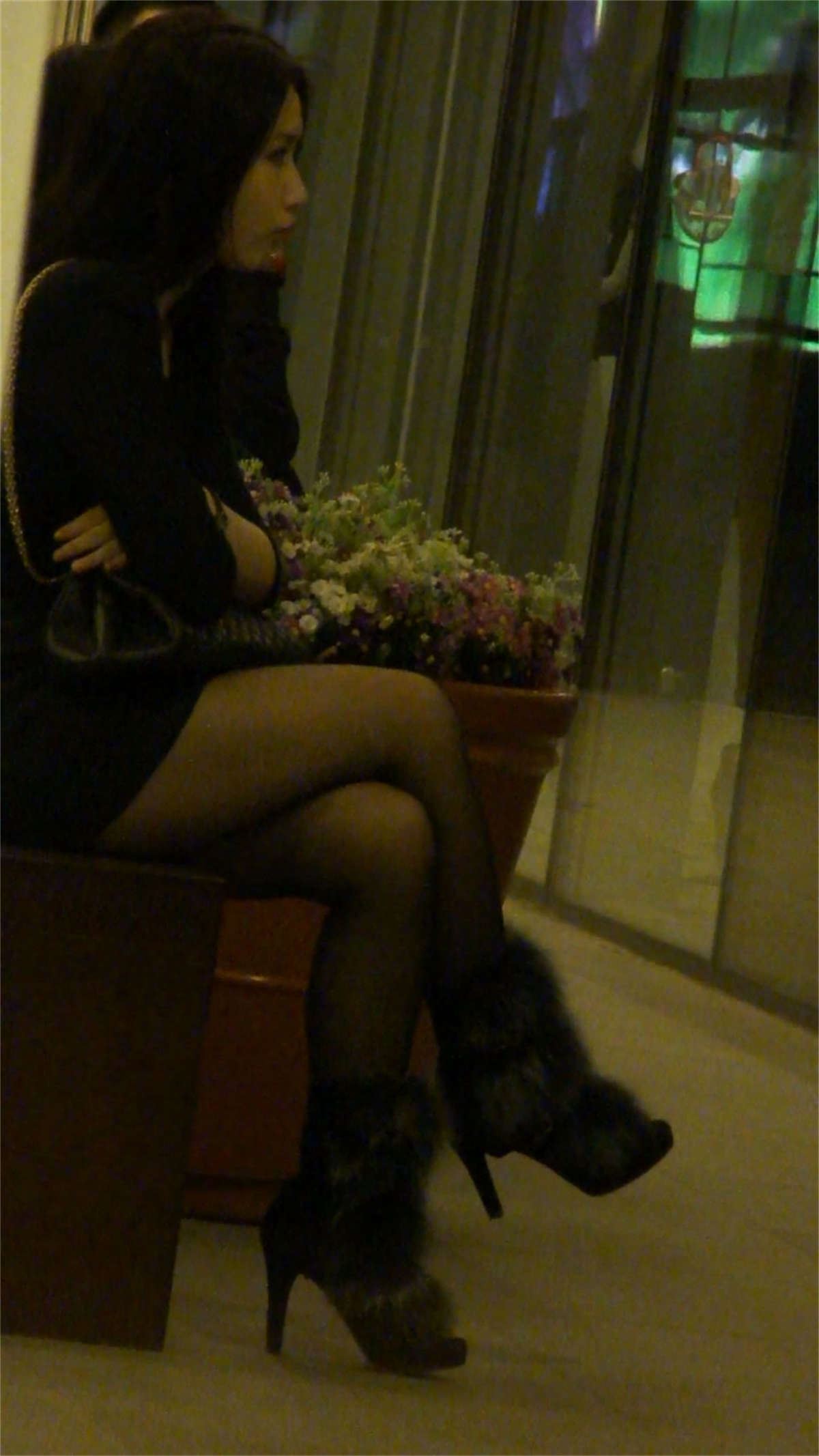 很性感很诱惑的黑丝包臀裙美女