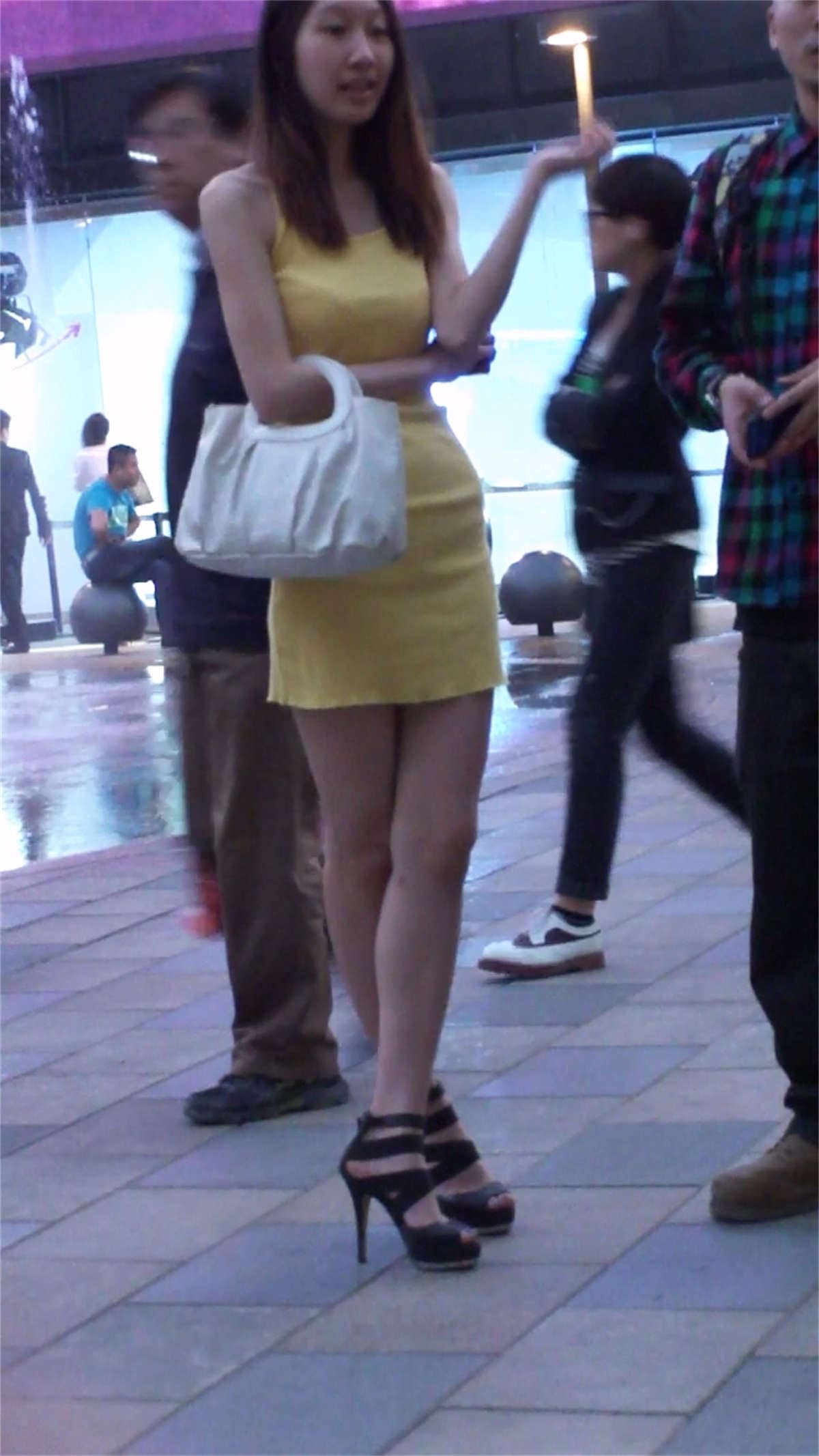 黄色包臀短裙不一样的诱惑