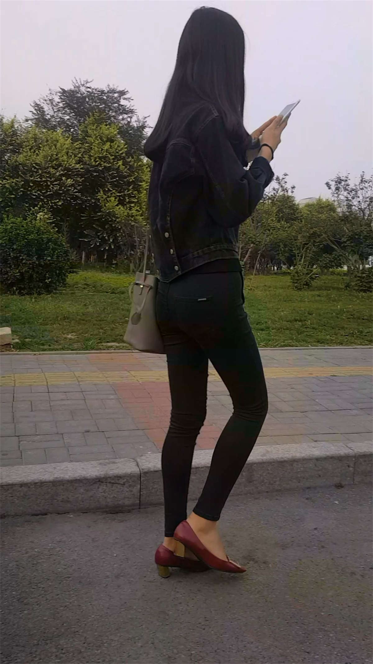 高挑好身材紧身裤长腿小姐姐