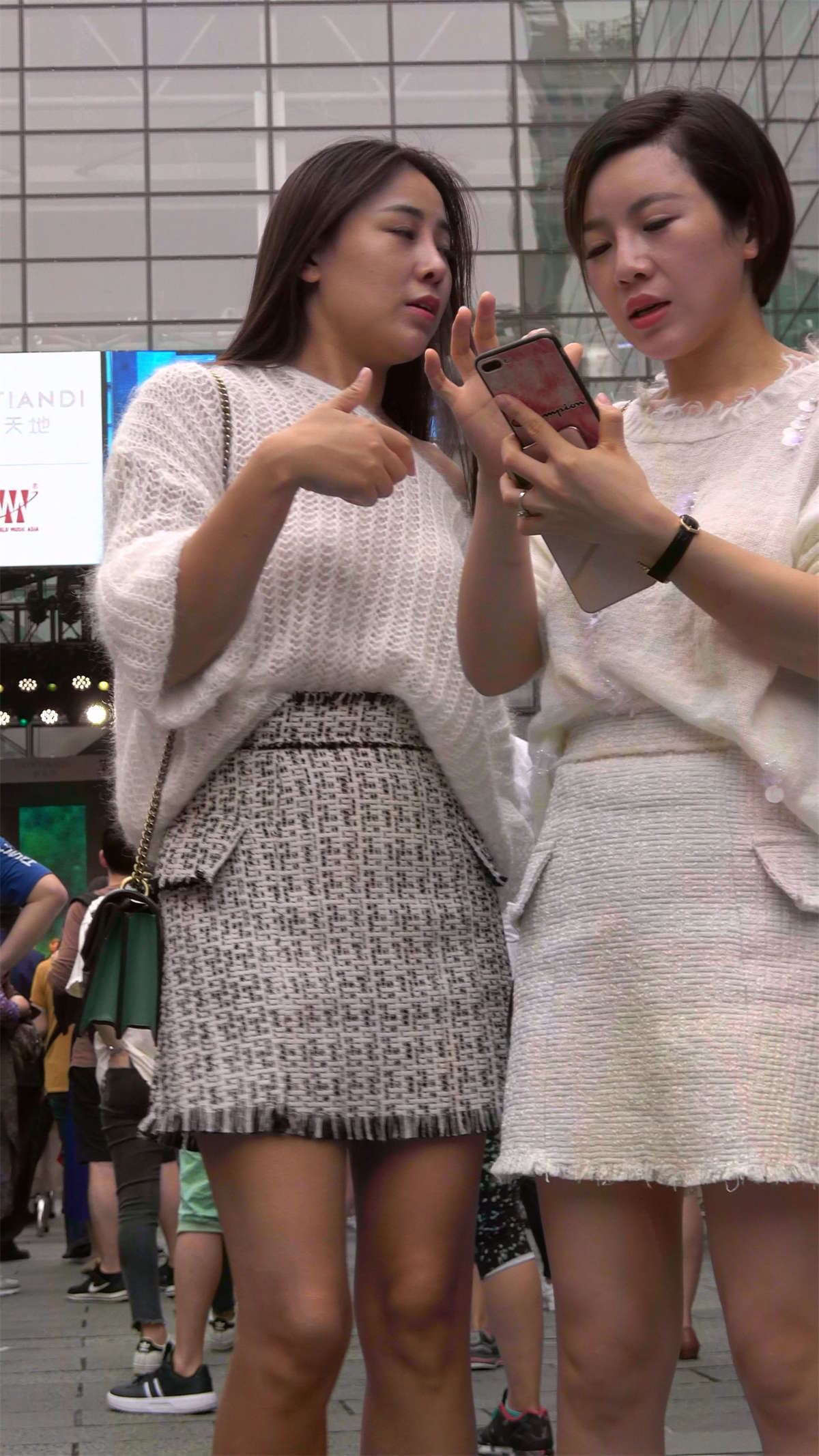 街拍美女姐妹花
