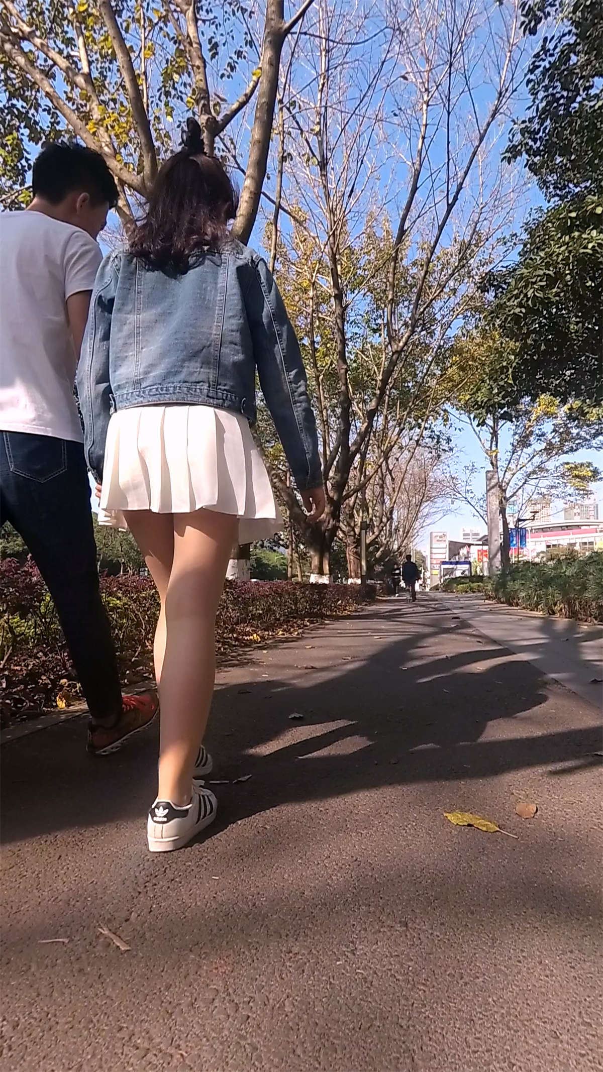 牛仔外套白色超短裙丝袜学妹