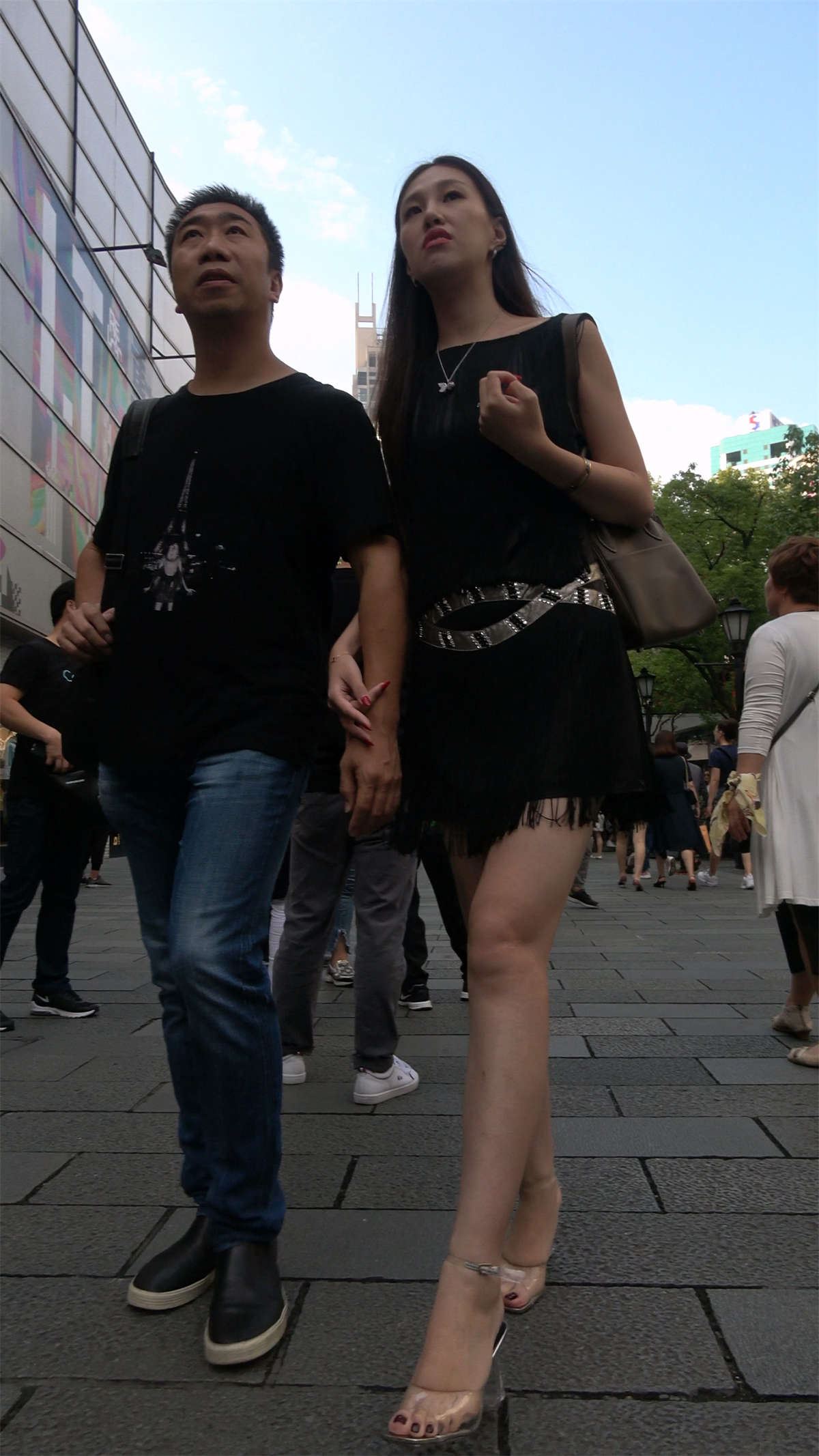 性感高挑身材连衣裙长发美女
