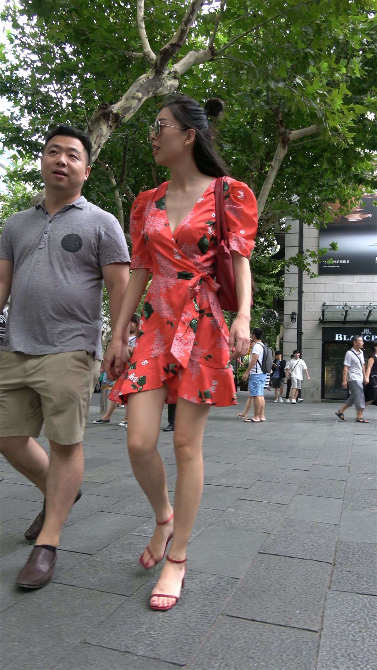 V领连衣裙性感美女