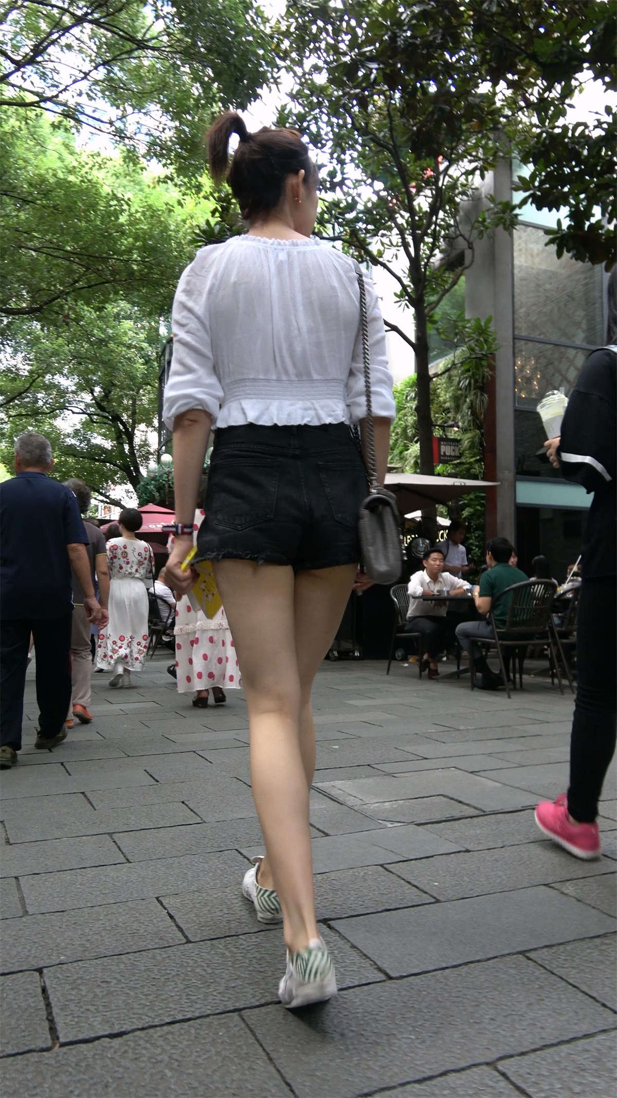 大长腿热裤美女