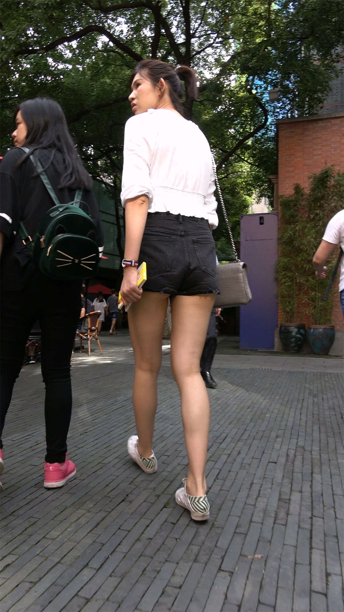 大长腿热裤美女