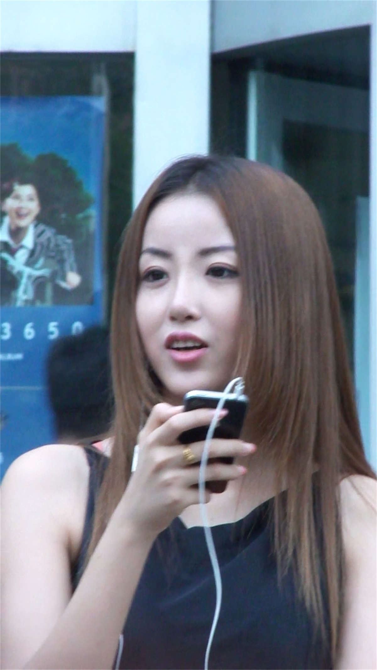 街拍气质美女的肉丝高跟美腿