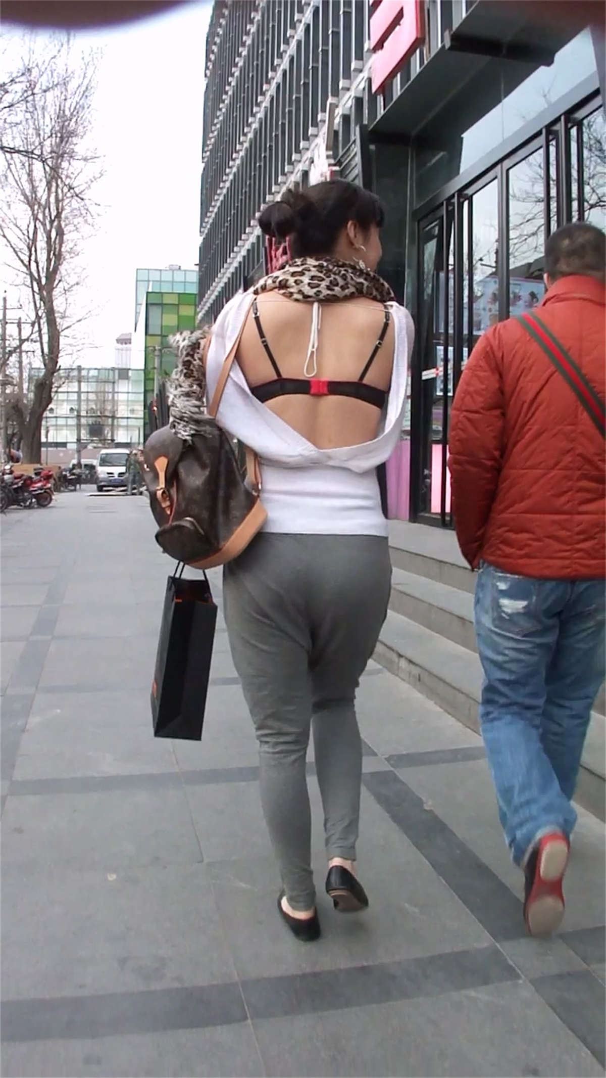 性感火辣露背装美女