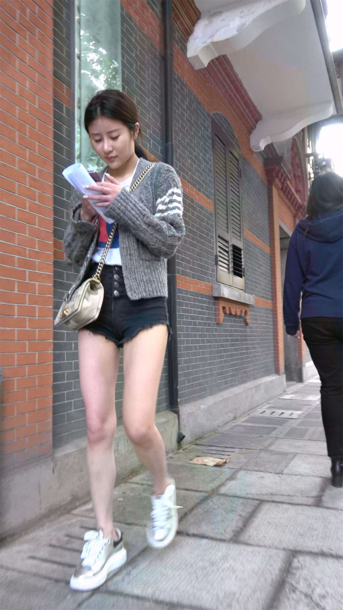 气质热裤美颜漂亮小姐姐