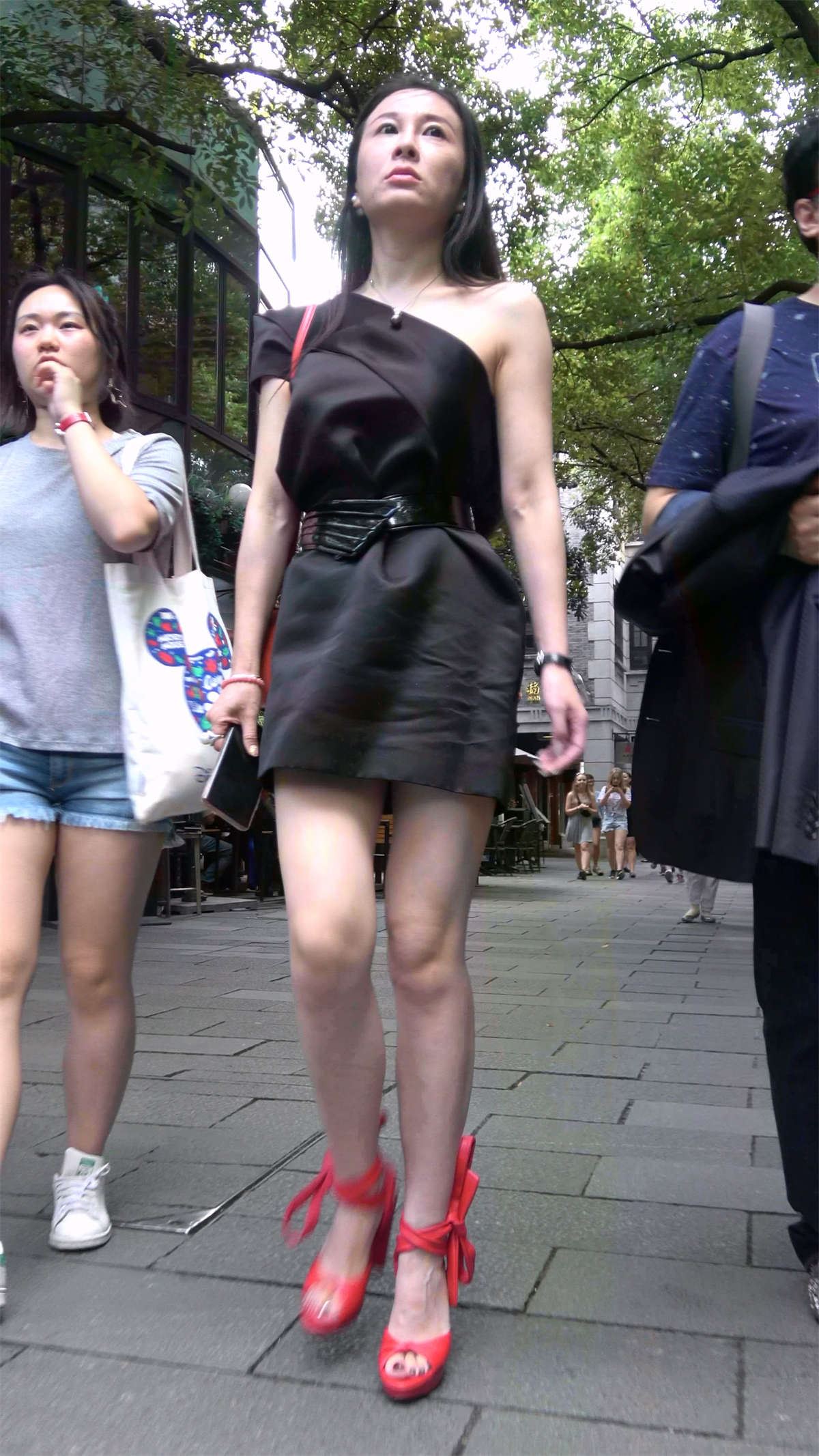 性感红高跟短裙美女