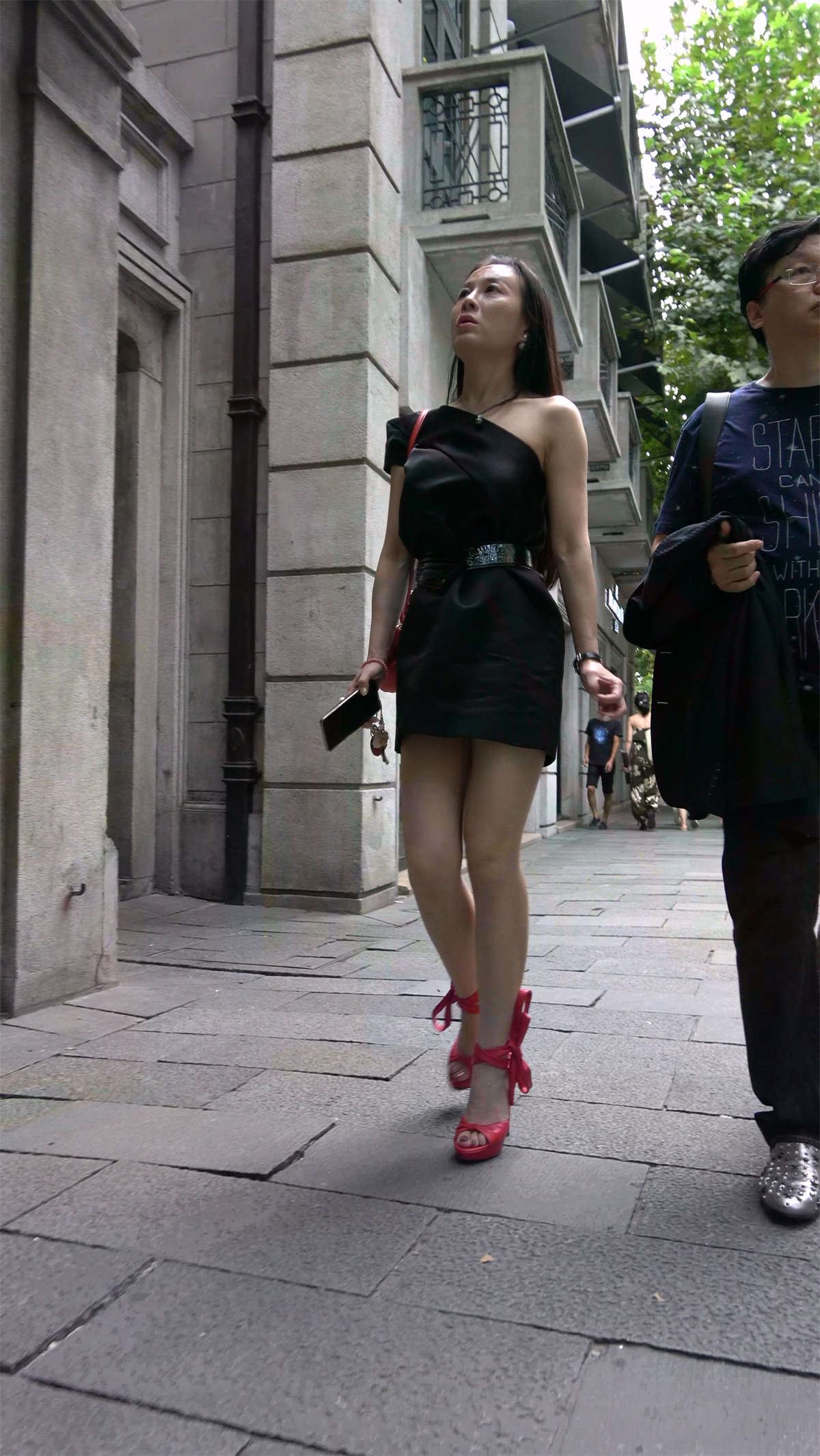 性感红高跟短裙美女