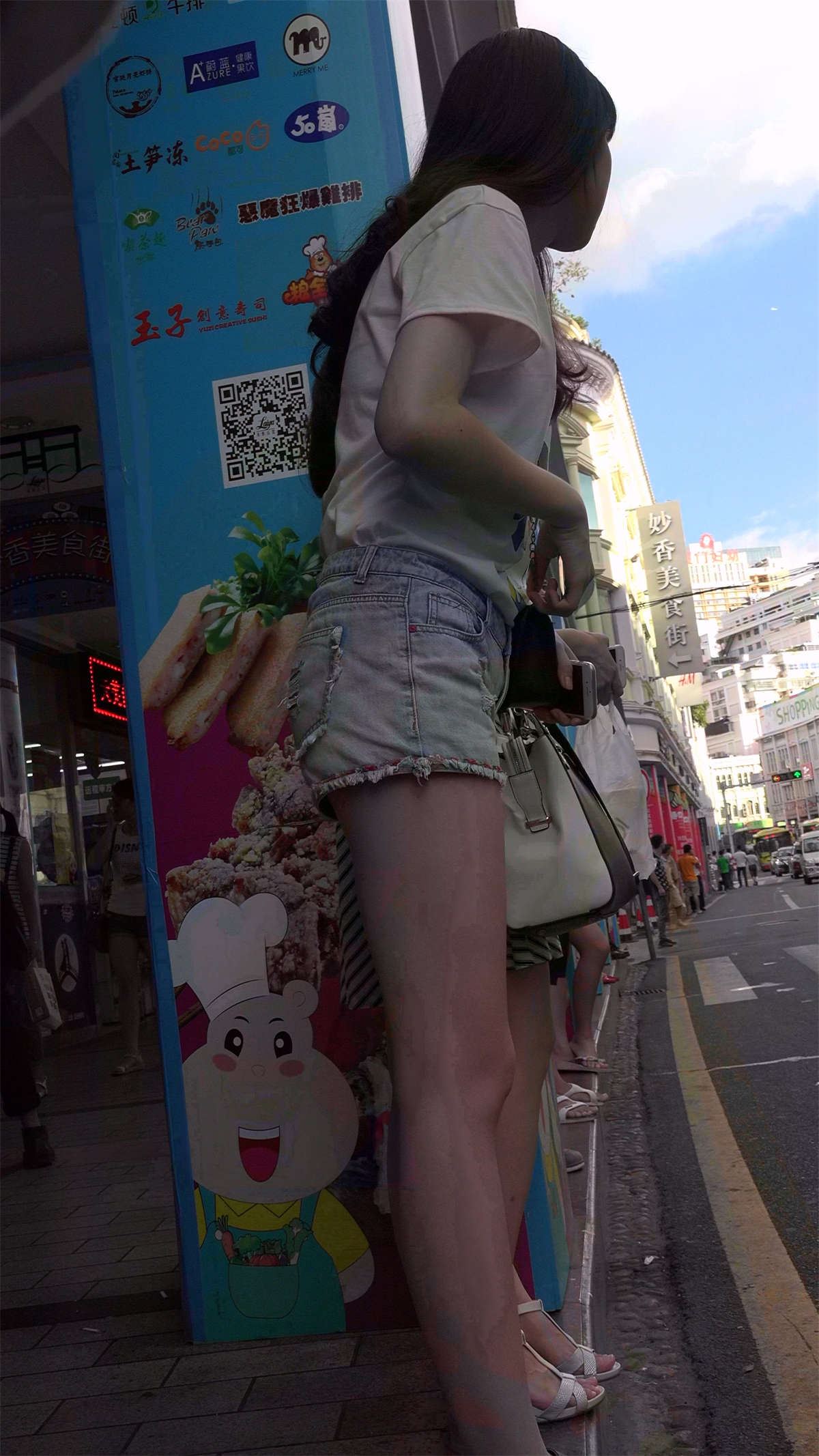 性感超短牛仔裤美眉