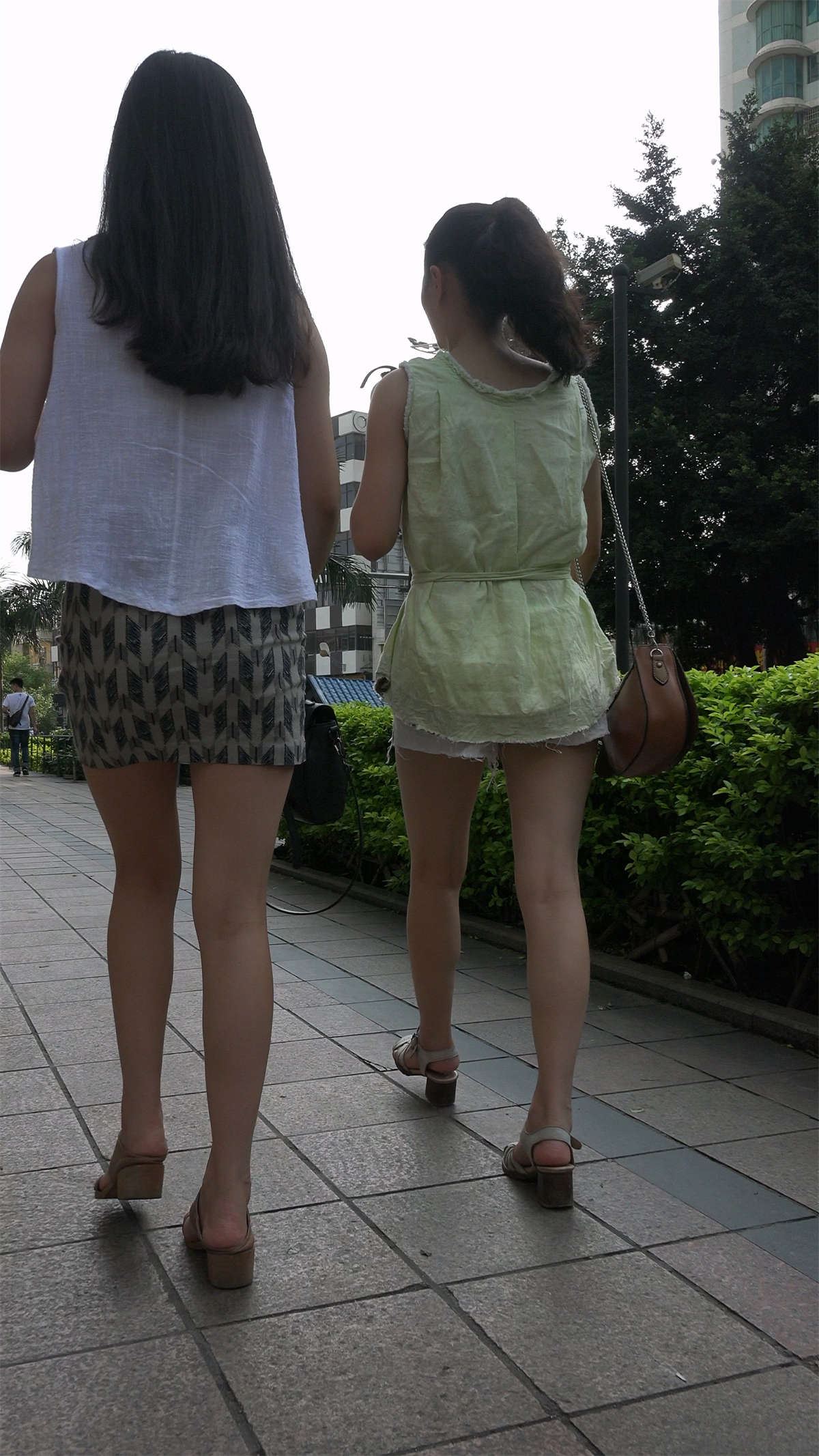 豹纹超短裙性感美女