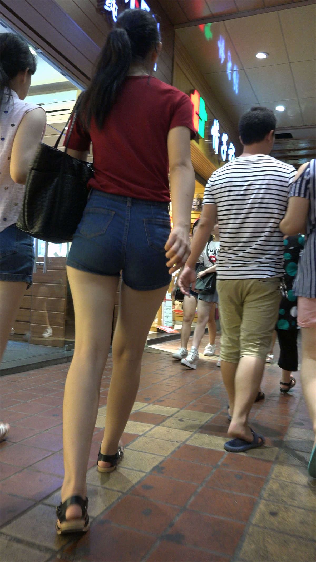 高腰热裤性感蛮腰美女