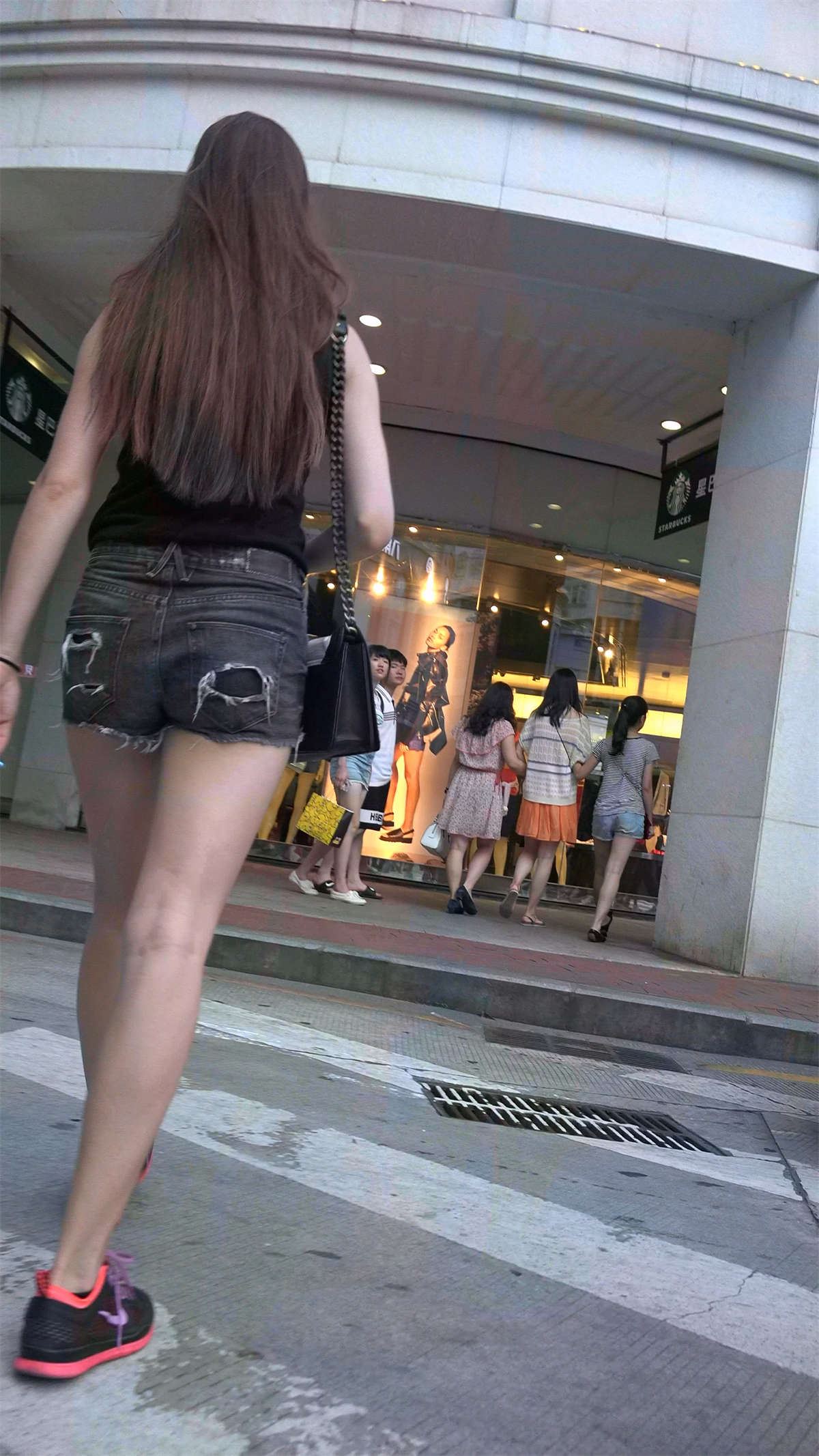 性感美腿高腰牛仔热裤