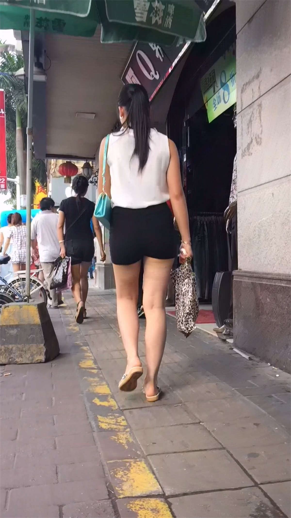 白衬衫丰臀高腰热裤马尾辫