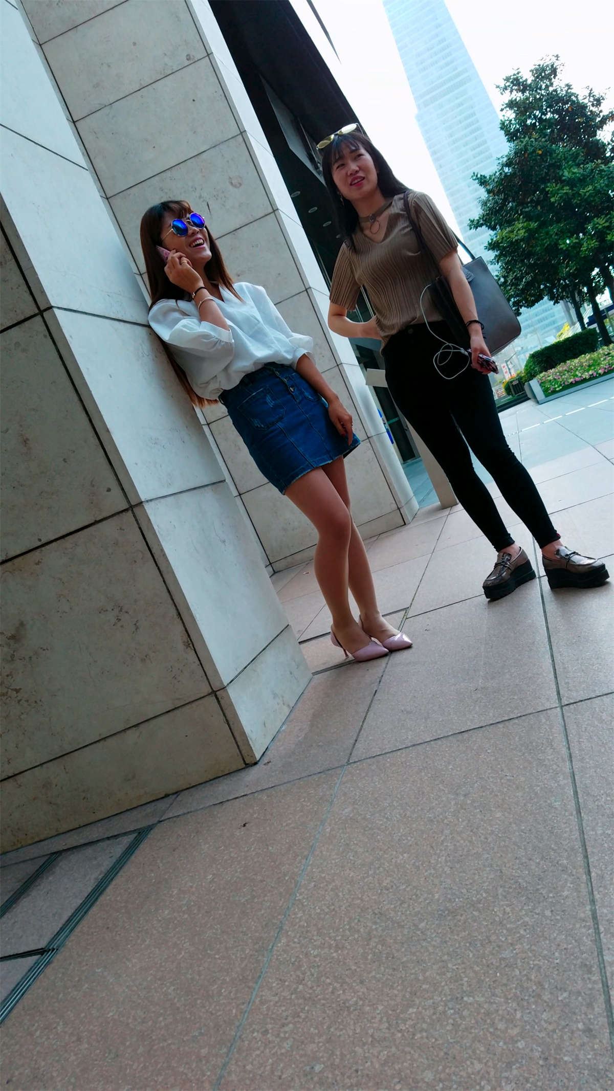 牛仔短裙丝袜高跟鞋性感美女