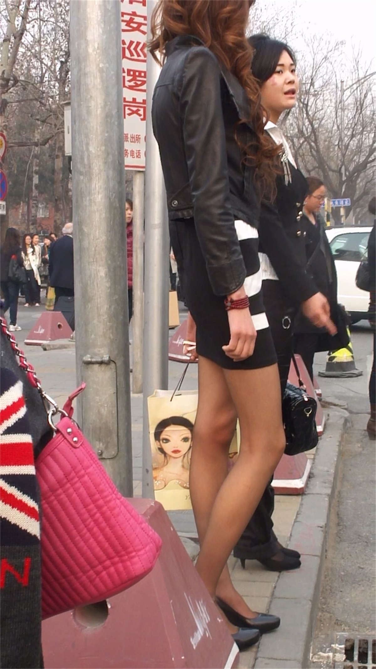 身材很苗条的长腿美女