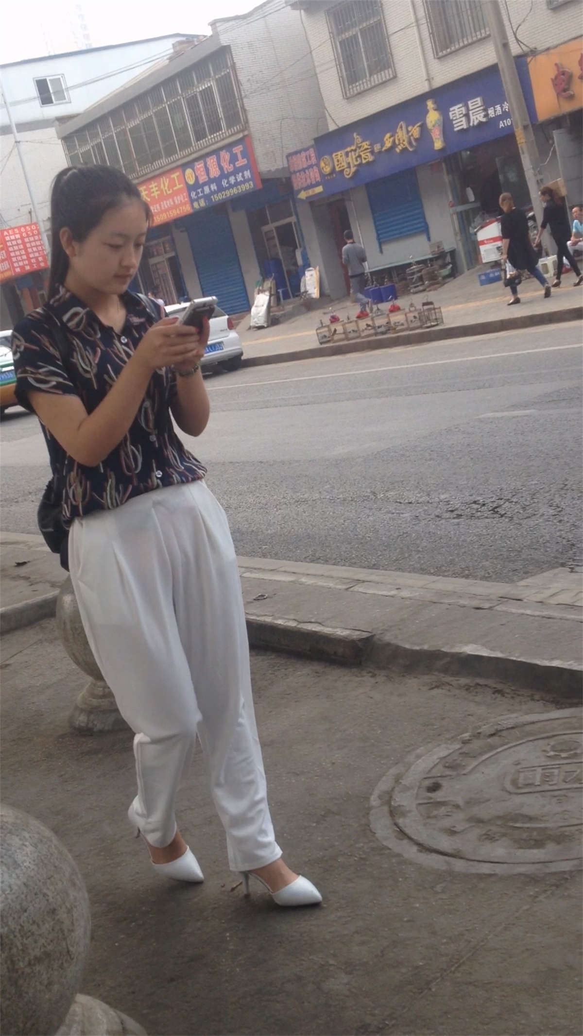 白色高跟美女白色微透休闲裤