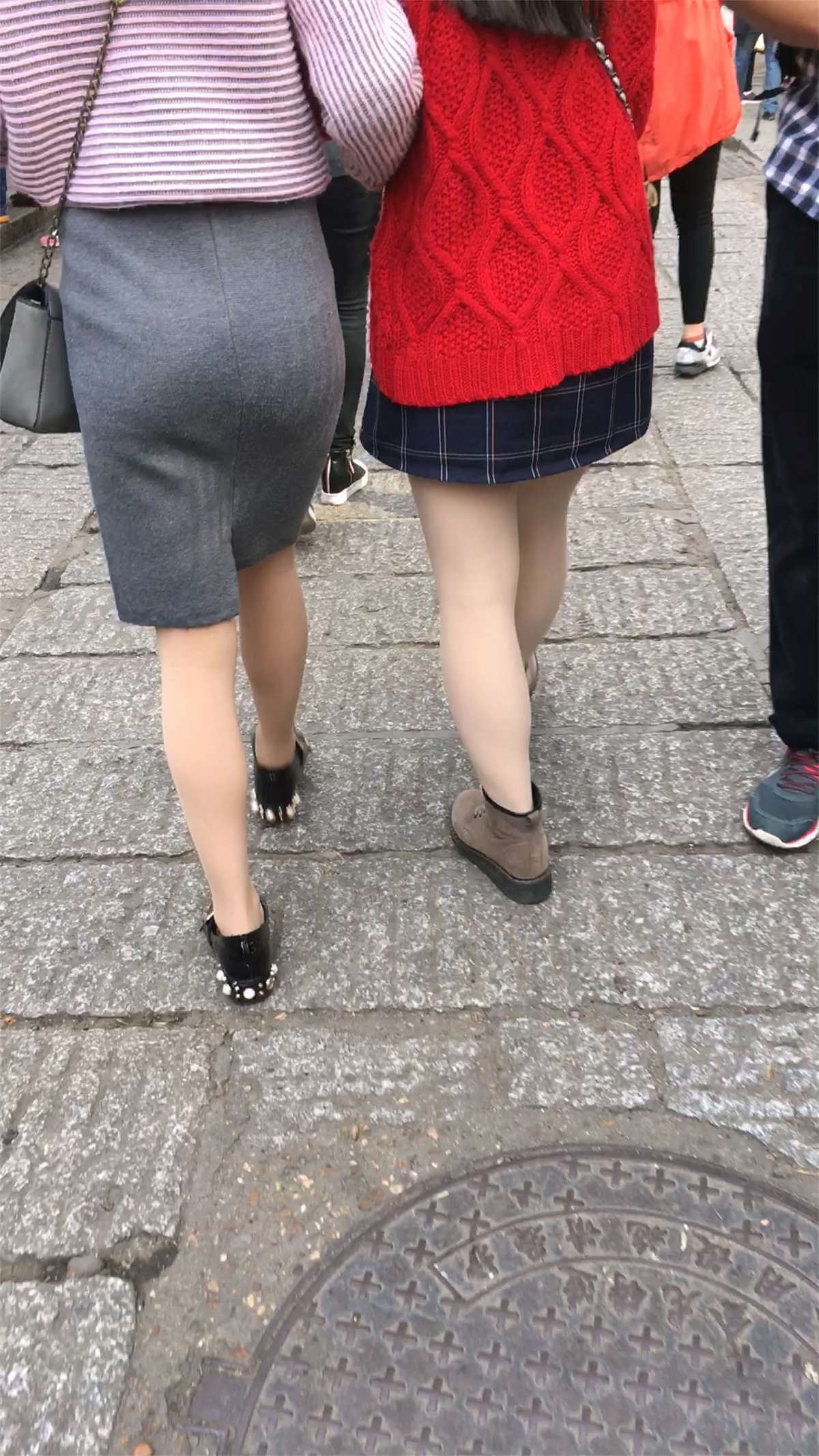 极品漂亮的短裙美女