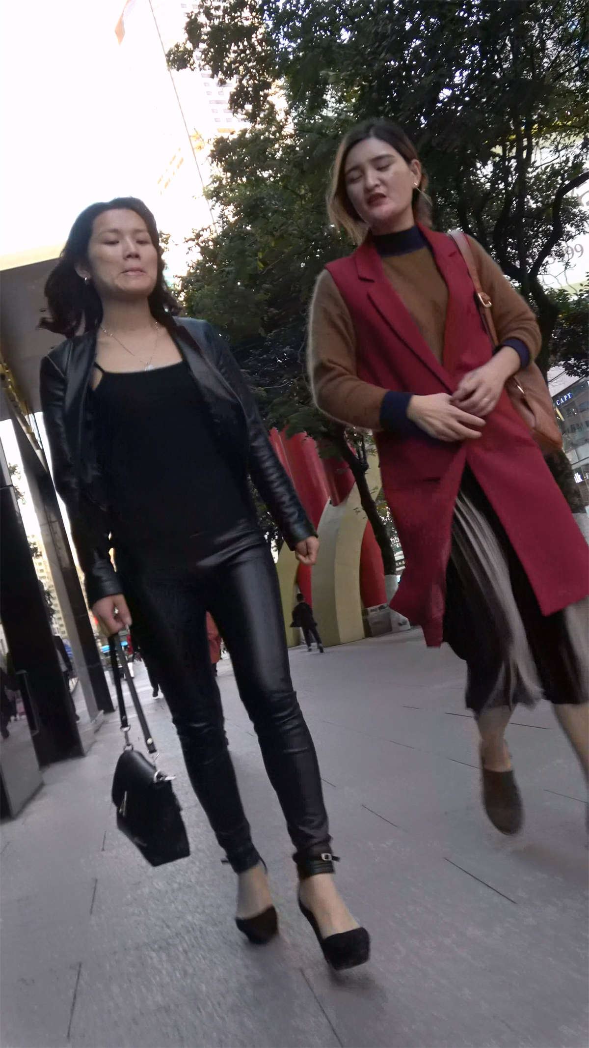 皮衣皮裤性感高跟美女