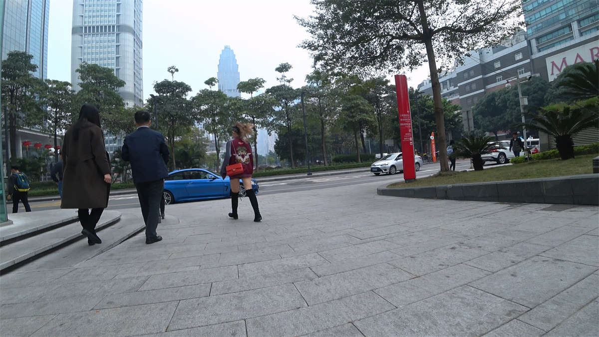 超短热裤圆美腿大美妞