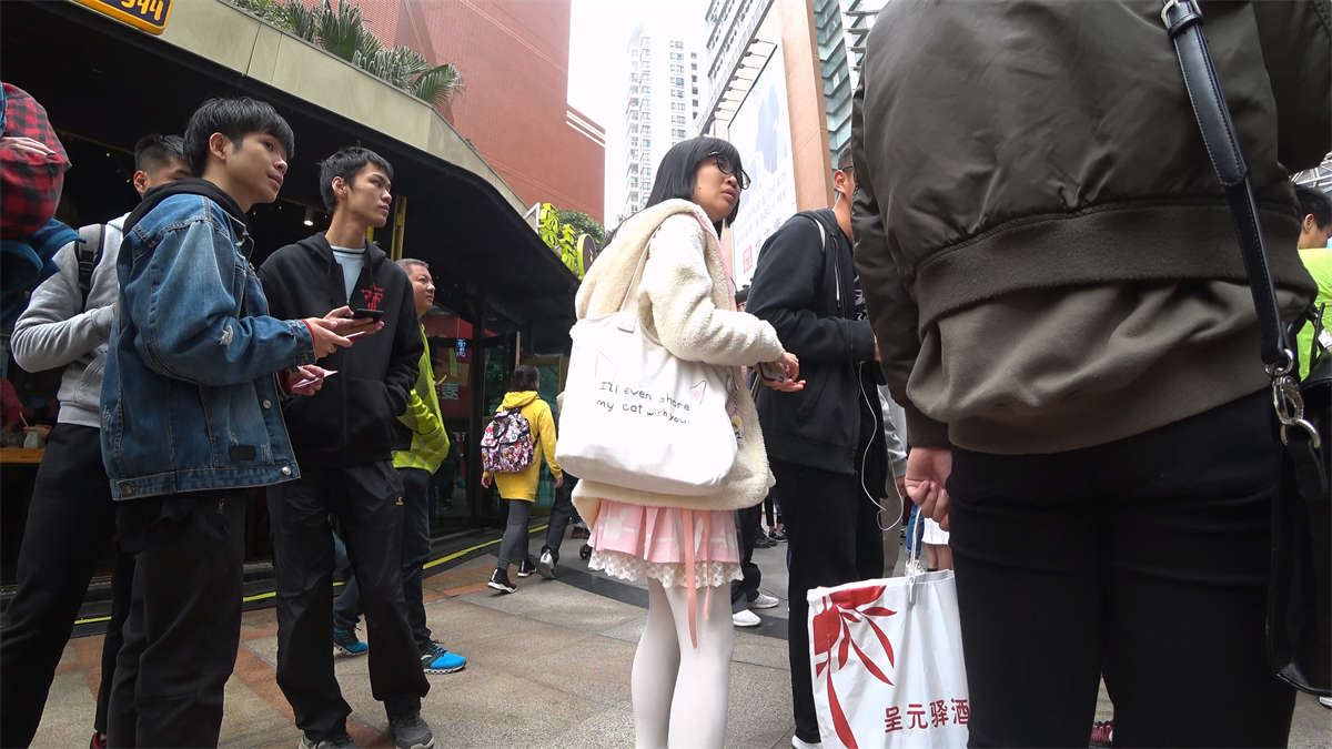 粉色裙小可爱清新风美眉