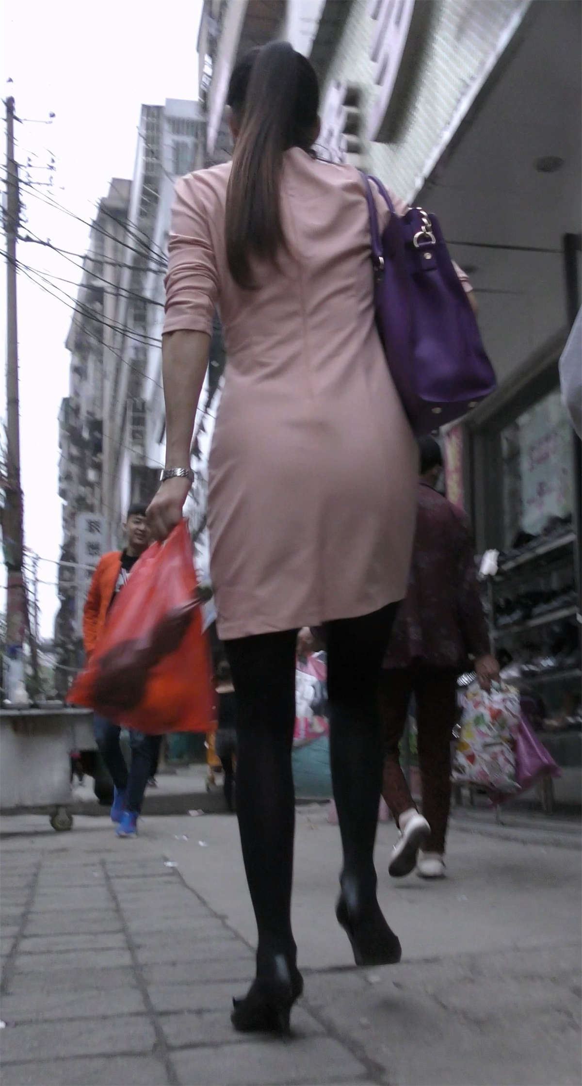 性感高挑黑丝袜马尾辫少妇