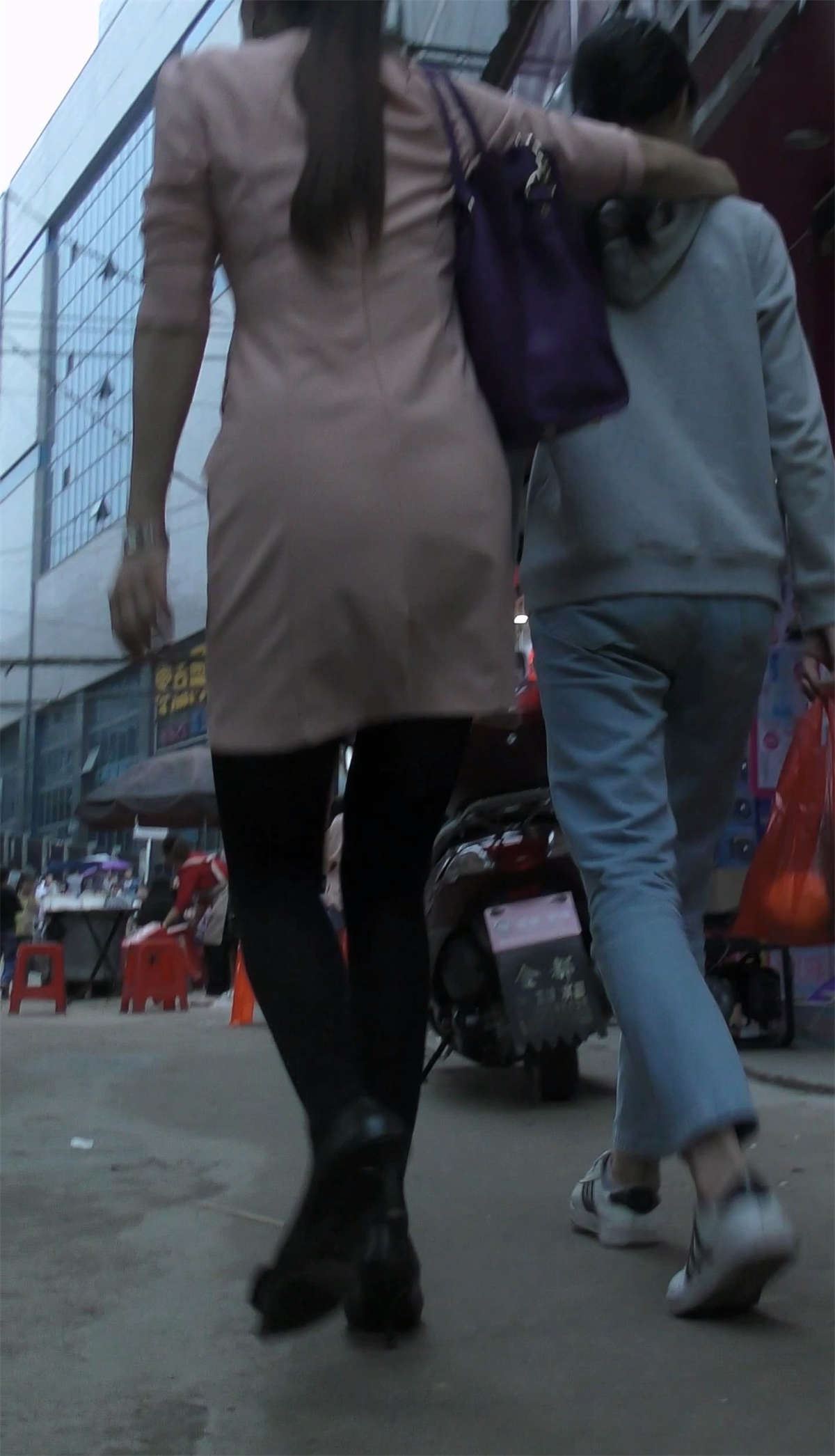 性感高挑黑丝袜马尾辫少妇