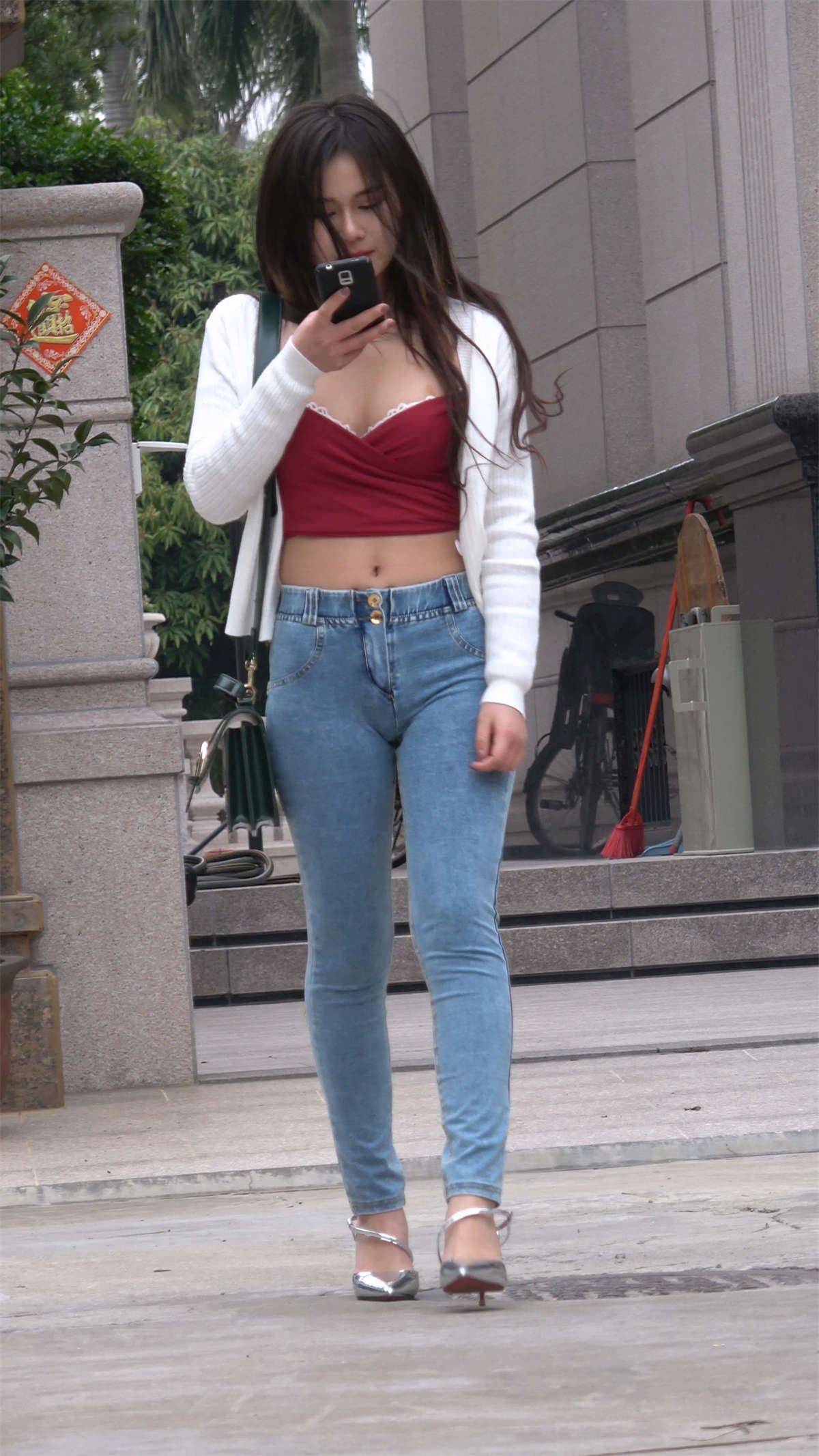 超紧牛仔裤美女外拍
