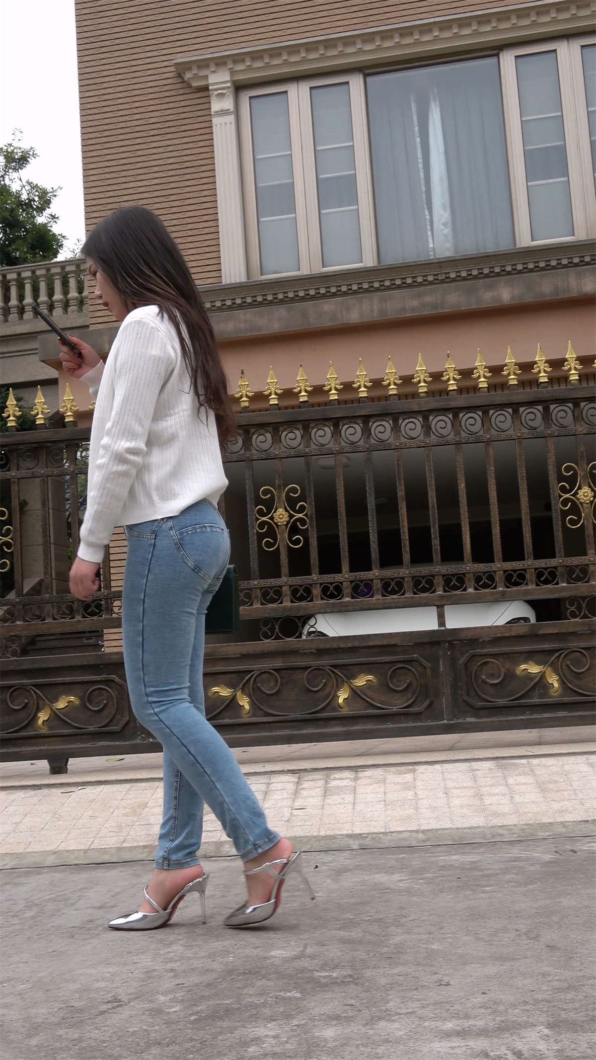 超紧牛仔裤美女外拍