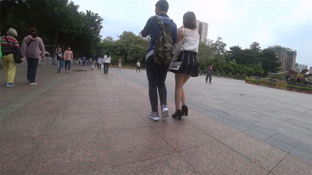 丝袜短裙美腿气质美女