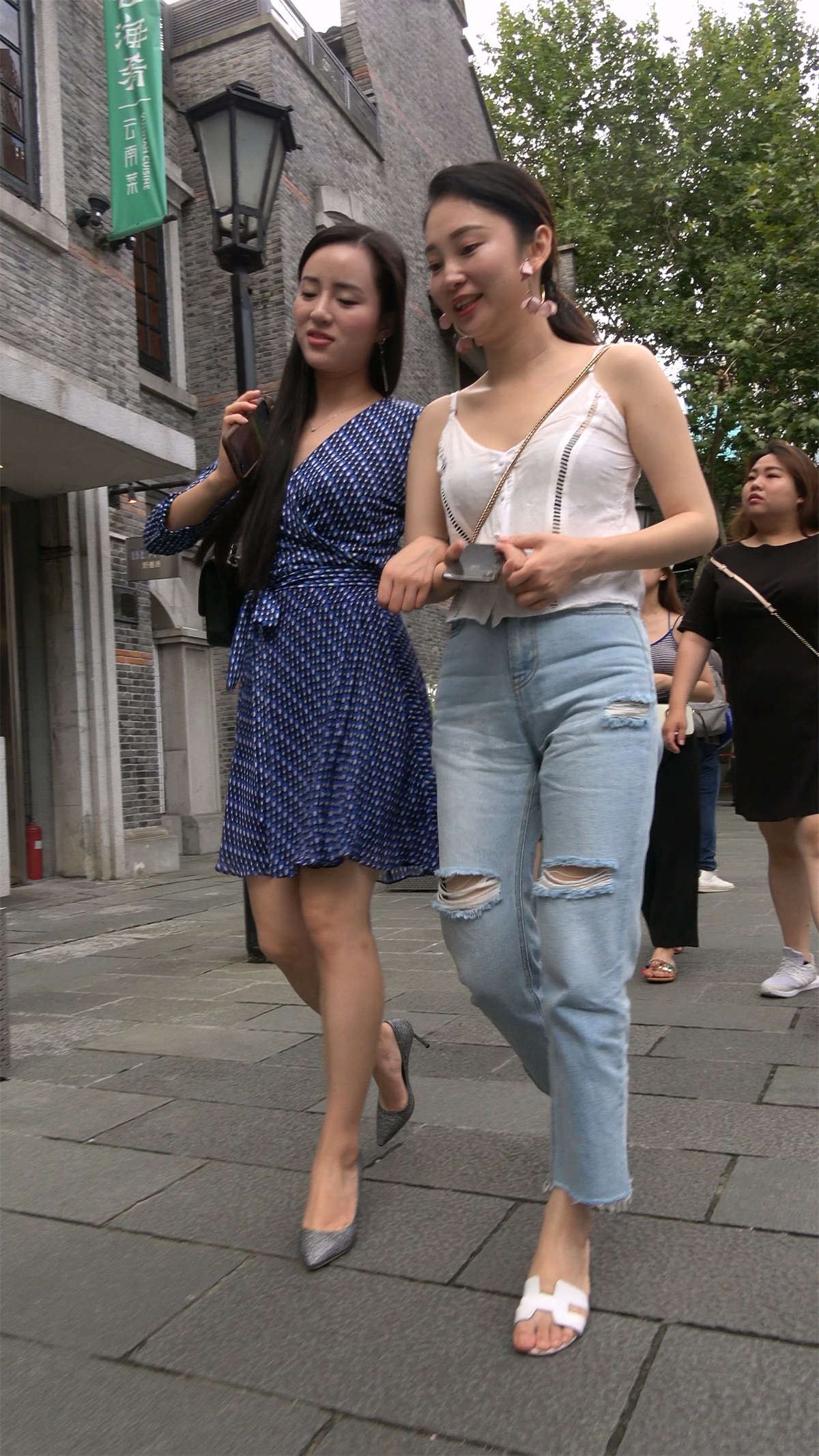 气质性感美女姐妹