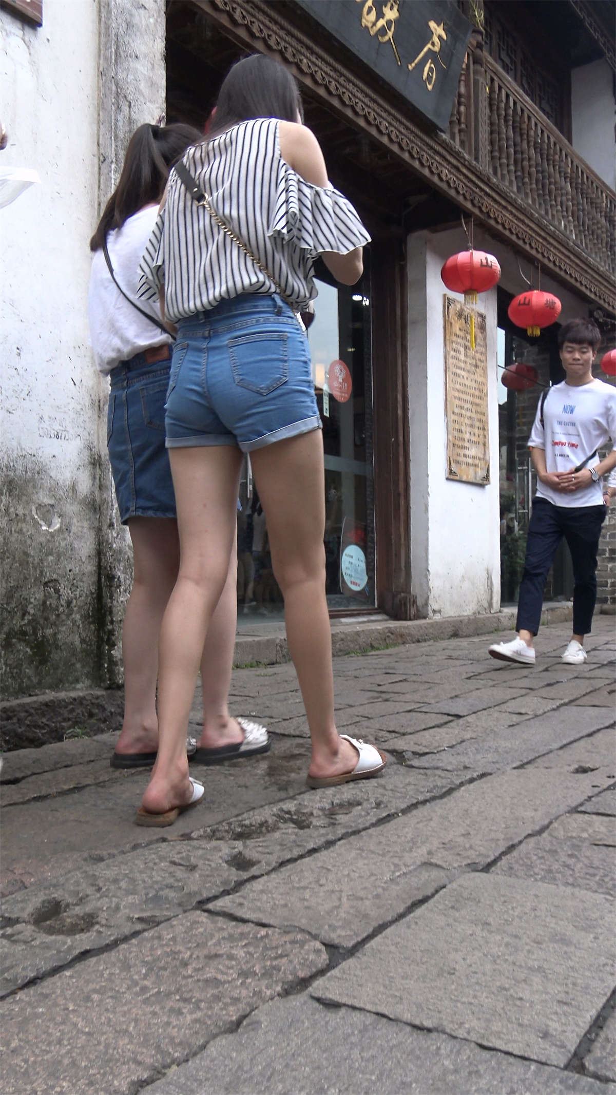 高挑长腿热裤性感美女