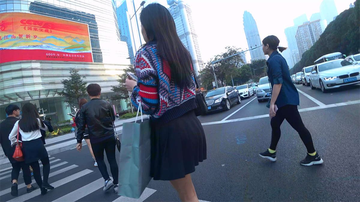 黑色小短裙气质美腿美女