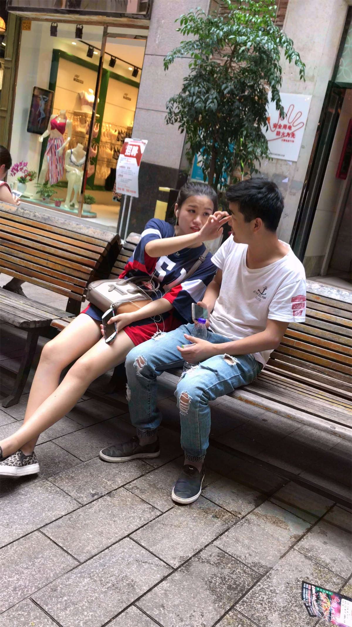 豹纹鞋极品长腿气质小美女