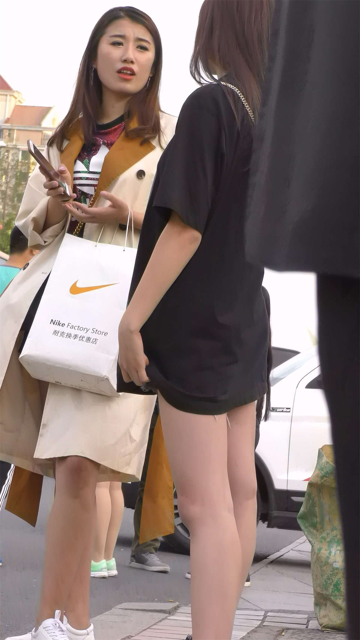 黑色连衣裙美腿美女