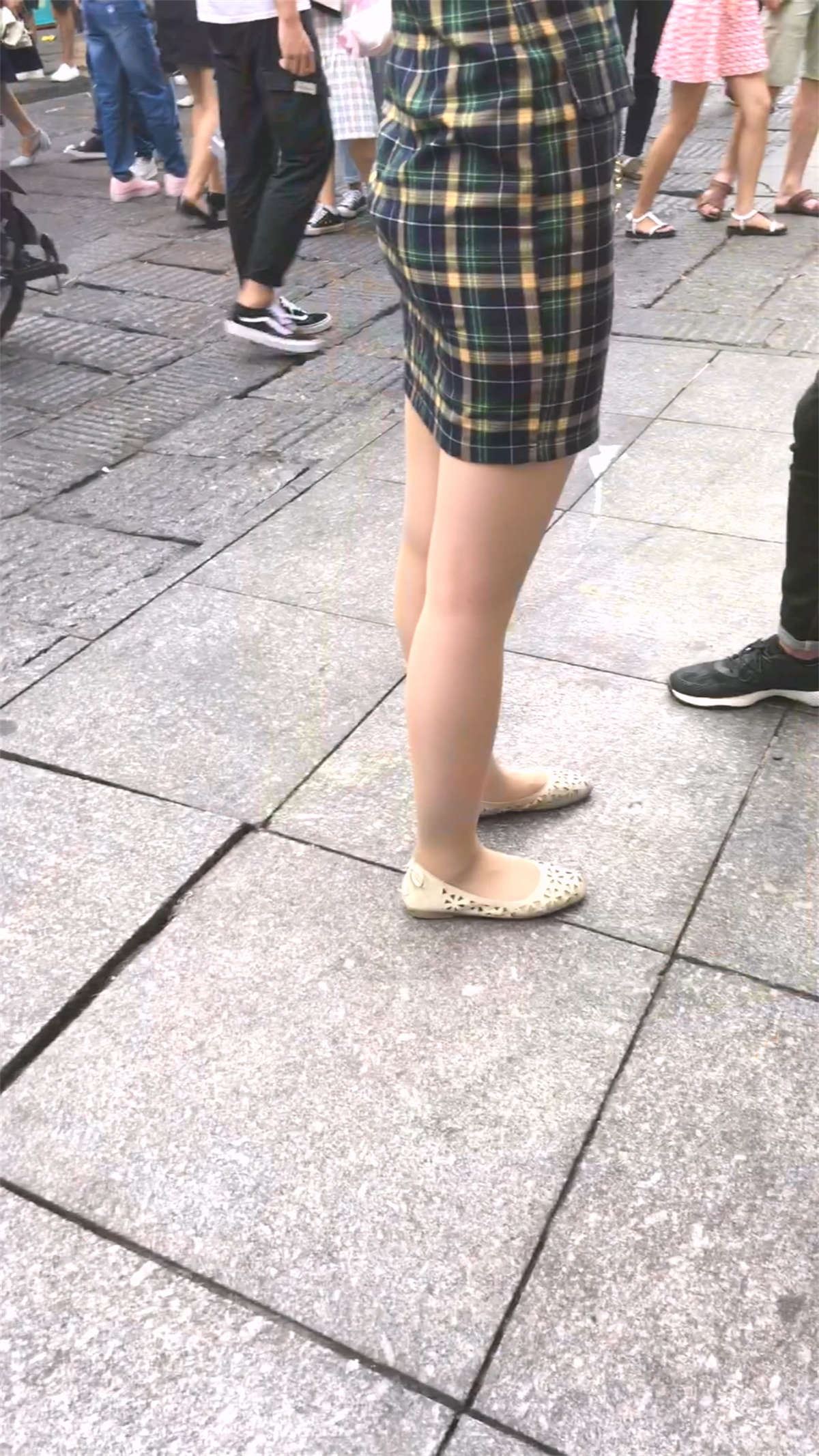 格子短裙黄色肉丝美女