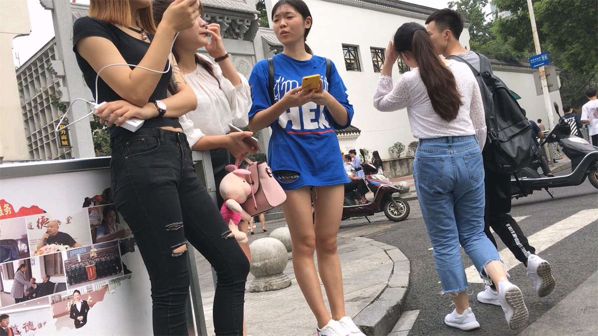 极品漂亮的黑色马裤社会姐靓妹